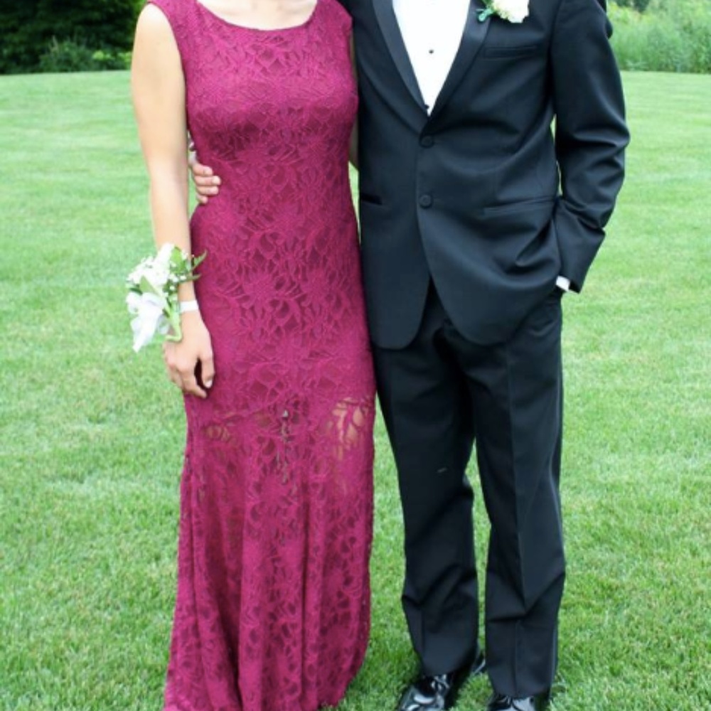 Burgundy/red prom dress